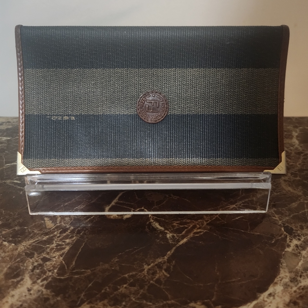 Fendi Green and Brown Wallets Luxurious Leather Collection - Picture 8 of 10